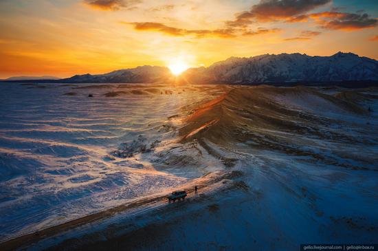 Snow-covered Chara Sands desert, Siberia, Russia, photo 15