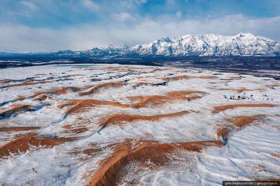 Snow-covered Chara Sands desert, Siberia, Russia, photo 3