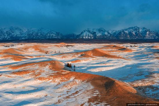 Snow-covered Chara Sands desert, Siberia, Russia, photo 5