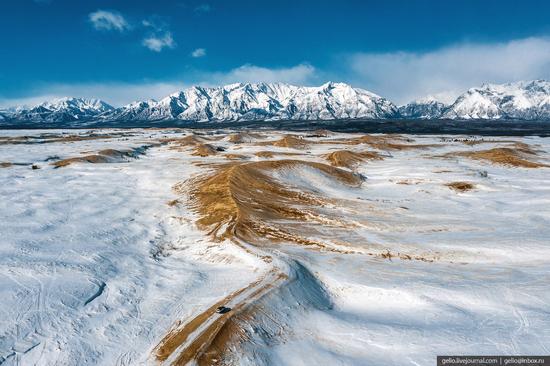 Snow-covered Chara Sands desert, Siberia, Russia, photo 7