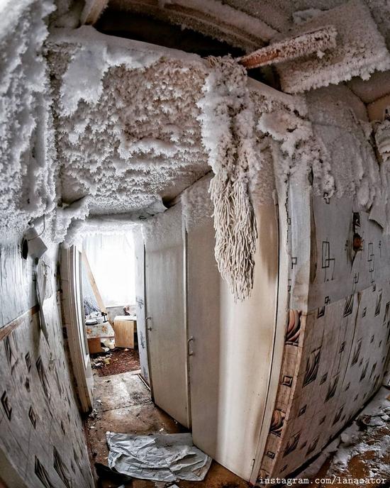 Frozen Abandoned Apartment Buildings in Vorkuta, Russia, photo 10