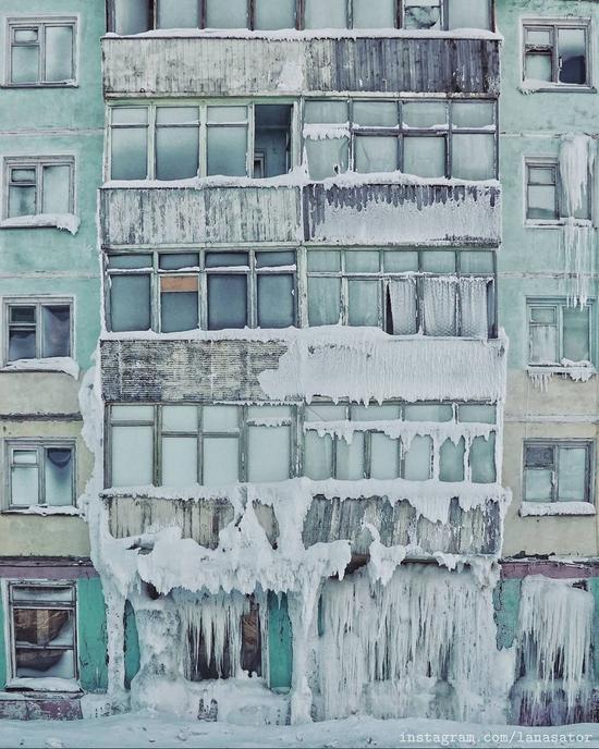 Frozen Abandoned Apartment Buildings in Vorkuta, Russia, photo 18