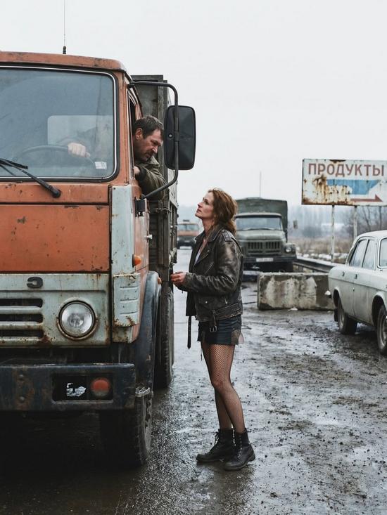 If Hollywood Stars Lived in 1990s Russia - Sharon Stone