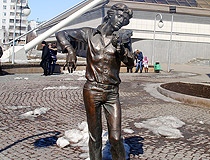 Violinist sculpture in Nizhnevartovsk