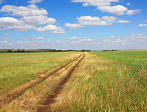 Field road in Orenburg Oblast