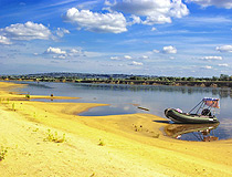 Sandy shore of a small river in the Vladimir region