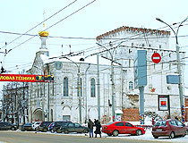 Vlasyevskaya Tower and Znamenskaya Church - a double building in Yaroslavl